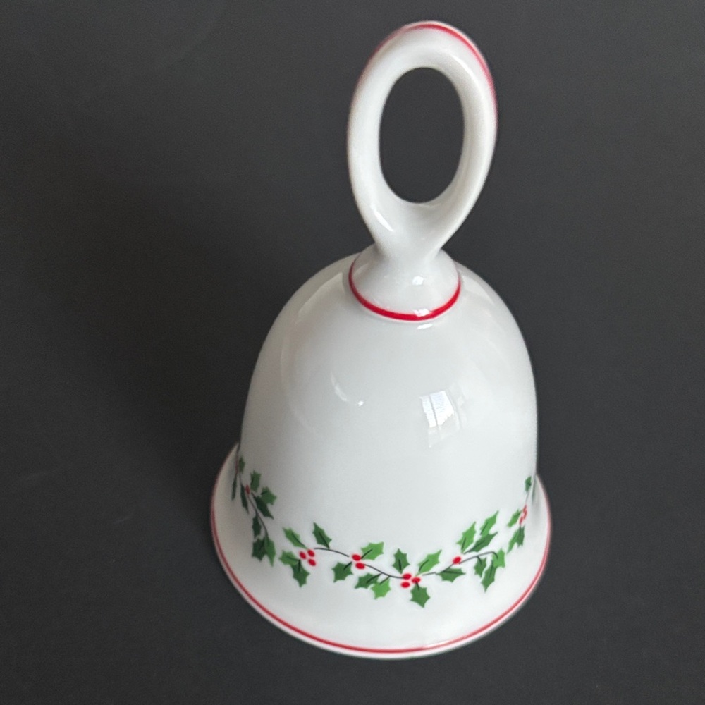 Vintage Colonial of Cape Cod Christmas Bell Holly Design Made In Japan
